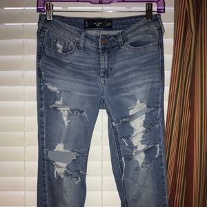 🌹Size 1 Hollister crop jeans🌹